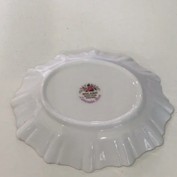 Royal Albert Lavender Rose Shell Shaped Dish! - Picture 2 of 3